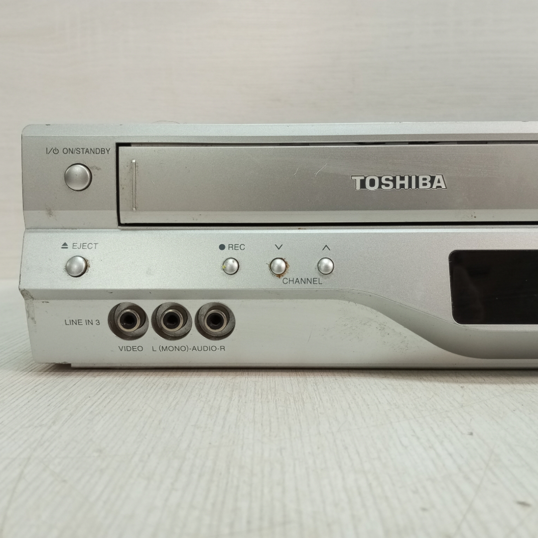 Видеомагнитофон с DVD плеером TOSHIBA SD-36VSR, рабочий, без пульта. Картинка 8