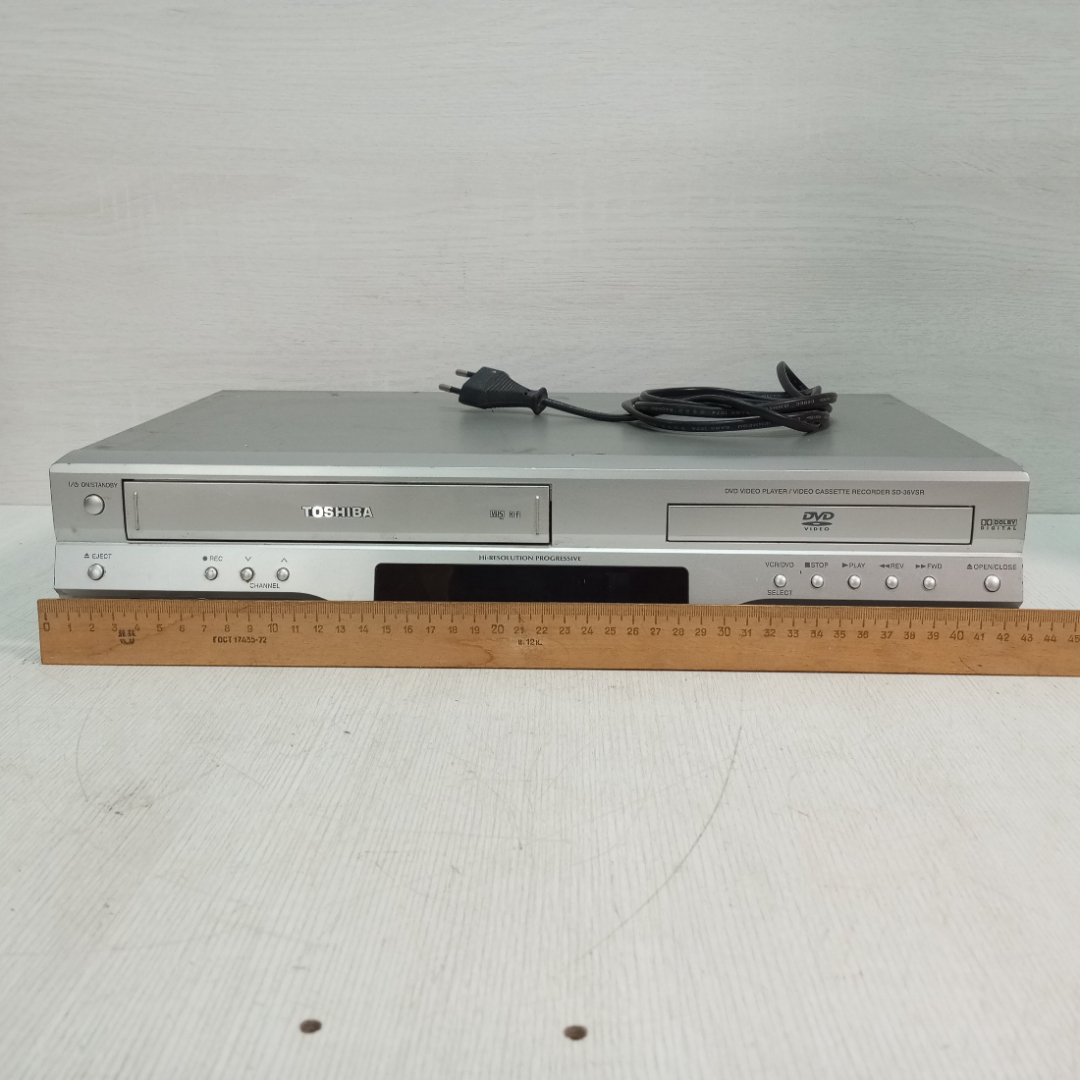 Видеомагнитофон с DVD плеером TOSHIBA SD-36VSR, рабочий, без пульта. Картинка 12