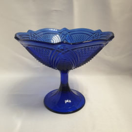 Ваза-конфетница, фруктовница на ножке, кобольтовое стекло с рифлёным декором, высота 17 см. Винтаж.