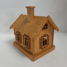 Домик деревянный, 20х15 см, высота 21 см.