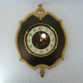 Часы настенные "Янтарь", кварцевые, рабочие пластик дерево, винтаж СССР