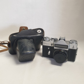 Фотоаппарат "Зенит Е", объектив inoustar 50-2 3.5/50, состояние см. фото. Винтаж, СССР.
