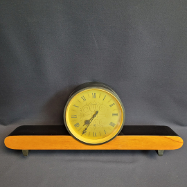 Часы настольные кварцевые Янтарь, рабочие дерево пластик, винтаж СССР
