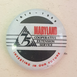 Значок "Investing in our future, Maryland, cooperative extension service, 1914-1989", СССР