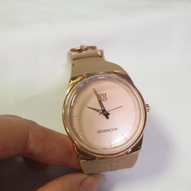 Часы женские наручные "Givenchy", кварцевые, рабочие. Франция.
