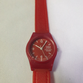 Наручные часы женские, кварцевые, рабочие.