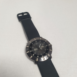 Часы наручные женские, кварцевые, рабочие.