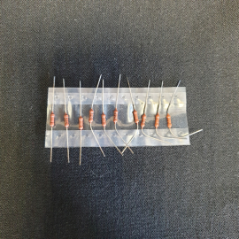 Набор из 10 резисторов  МЛТ-0.125 +/-5% 240 Ом, винтаж СССР