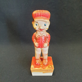 Фигурка "Писающий мальчик", пластик, высота 19 см. Винтаж.