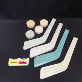 Детская игра в хоккей, пластик, длина клюшки 36 см. Винтаж, СССР.