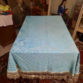 Покрывало с вышивкой гладью 145х250 см, есть дефекты бахромы. Винтаж, СССР.