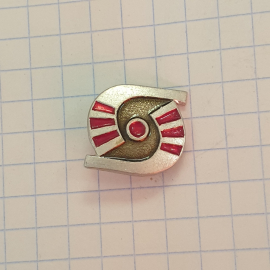 Значок СССР с абстракцией, круг и линии, красно-золотой, советский и винтажный.