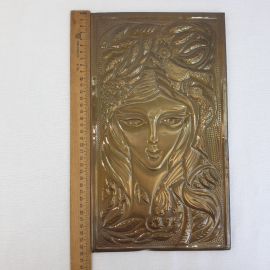 Чеканка Девочка с птичкой, металл 36х21 см, винтаж СССР. Картинка 7