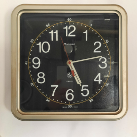 Кварцевые часы Янтарь, пластик, работают, винтаж Россия