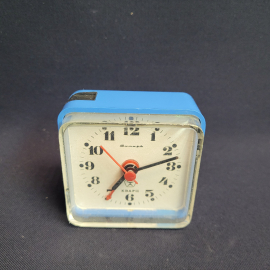 Будильник кварцевый Янтарь, рабочий знак качества, винтаж СССР