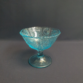 Ваза на ножке, Неман, купоросное стекло, высота 12 см, диаметр 14.5 см. Винтаж, СССР.