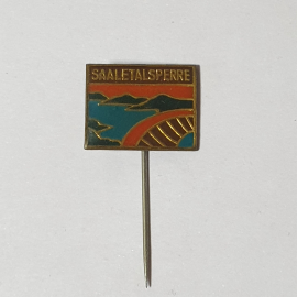 Значок СССР, пейзаж с горами и водой Saaletalsperre, советский, винтажный.