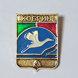 Значок СССР, Кобрин, аист, зеленый и красный фон, серп и молот, советский, винтажный.