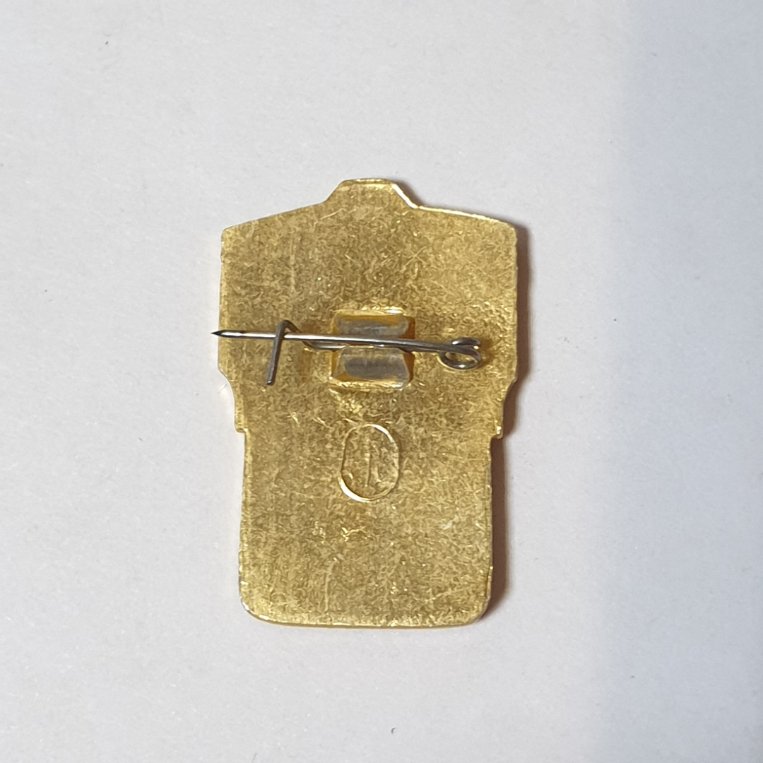 Значок СССР, бегущий спортсмен на зеленом фоне, третий разряд, советский, винтажный.. Картинка 2