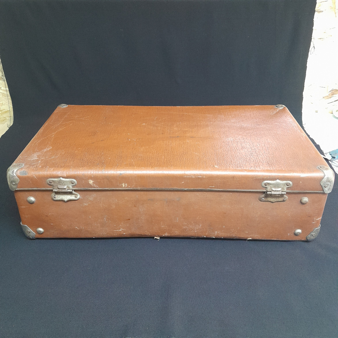 Чемодан на защелках 62х37х19 см, кожзам. Винтаж, СССР.. Картинка 3