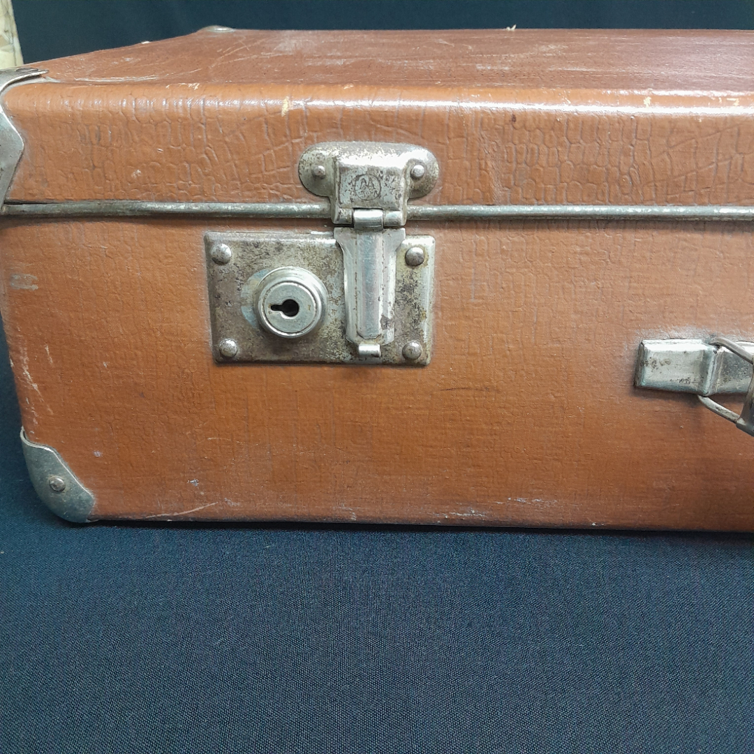 Чемодан на защелках 62х37х19 см, кожзам. Винтаж, СССР.. Картинка 6