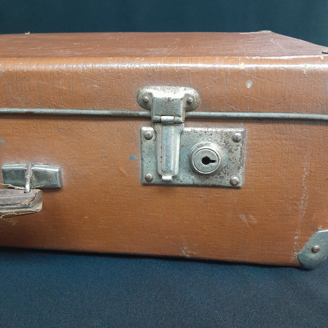 Чемодан на защелках 62х37х19 см, кожзам. Винтаж, СССР.. Картинка 7