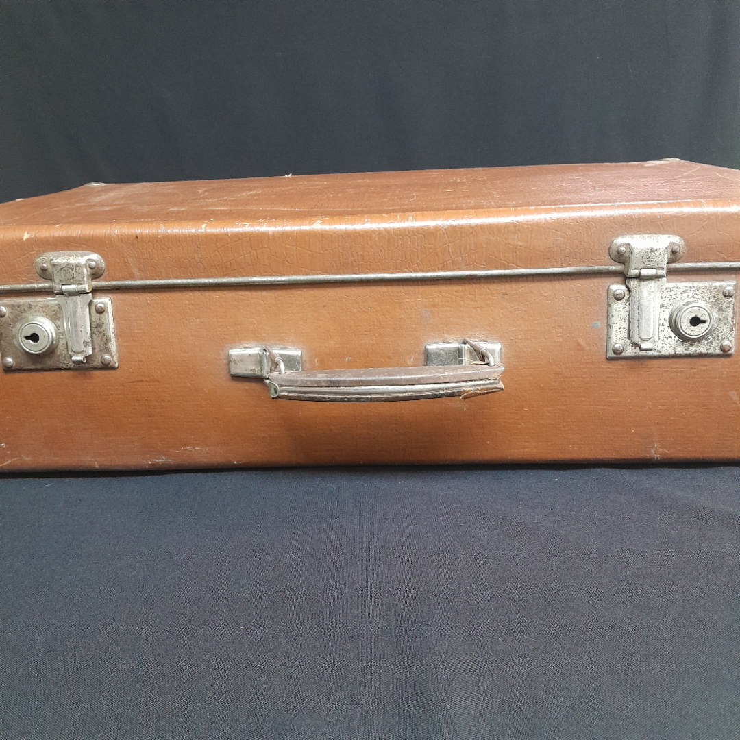 Чемодан на защелках 62х37х19 см, кожзам. Винтаж, СССР.. Картинка 8