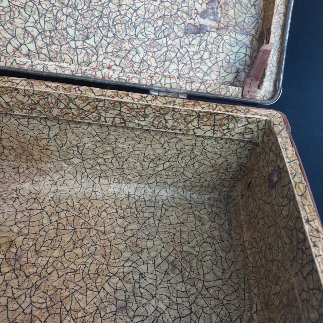 Чемодан на защелках 62х37х19 см, кожзам. Винтаж, СССР.. Картинка 15