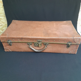 Чемодан 63х43х18.5 см, кожзам, сост. см. фото. 20-30 годы, СССР.