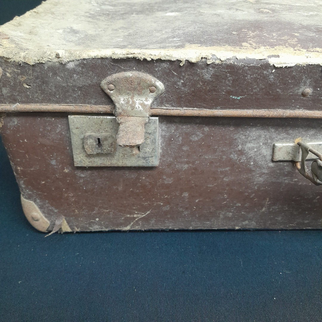 Чемодан 63х40х18 см с ключом, сост. см. фото. Винтаж, СССР.. Картинка 6