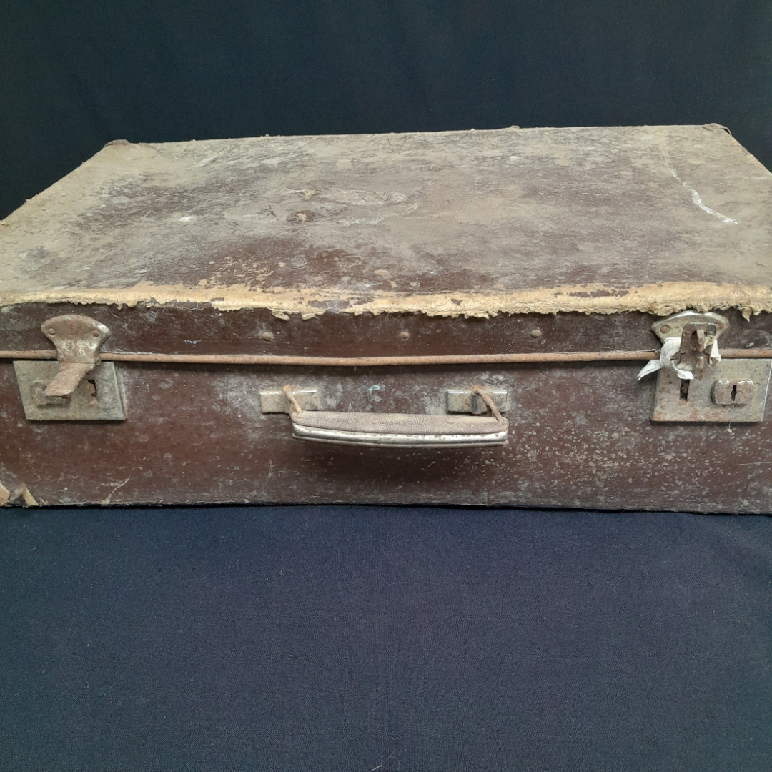 Чемодан 63х40х18 см с ключом, сост. см. фото. Винтаж, СССР.. Картинка 8