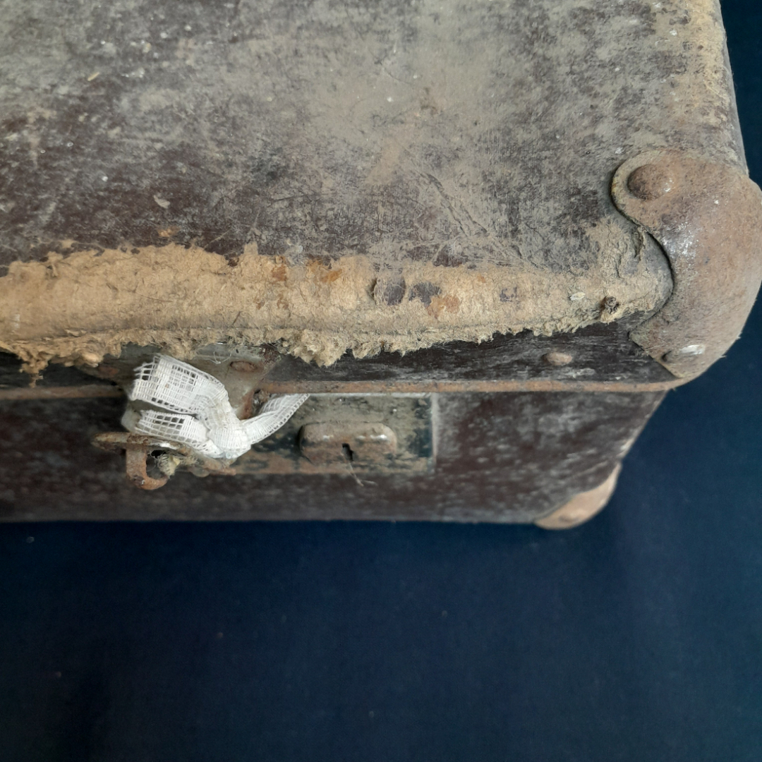 Чемодан 63х40х18 см с ключом, сост. см. фото. Винтаж, СССР.. Картинка 17