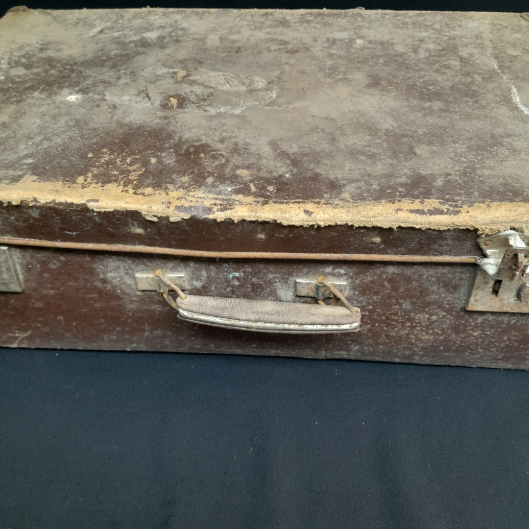 Чемодан 63х40х18 см с ключом, сост. см. фото. Винтаж, СССР.. Картинка 18