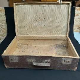 Чемодан 63х40х18 см с ключом, сост. см. фото. Винтаж, СССР.. Картинка 9