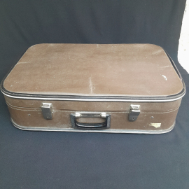 Чемодан 63х33х18.5 см, кожзам, сост. см. фото. Винтаж, СССР.