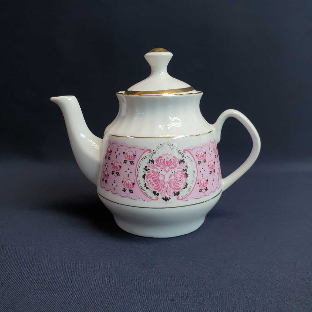 Чайник Рижская фабрика, фарфор деколь позолота 0.6 л, винтаж СССР. Картинка 2