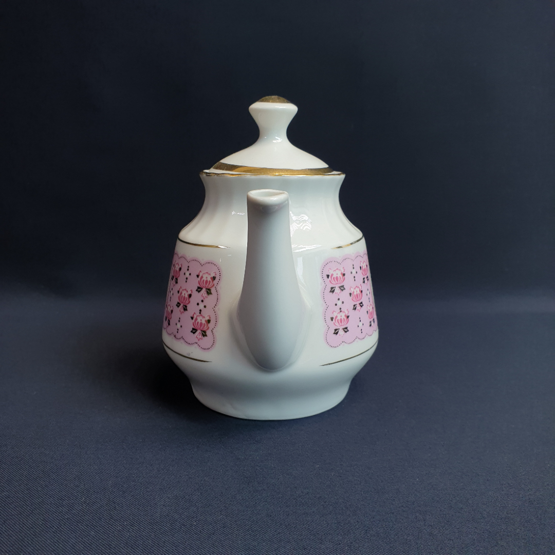 Чайник Рижская фабрика, фарфор деколь позолота 0.6 л, винтаж СССР. Картинка 3