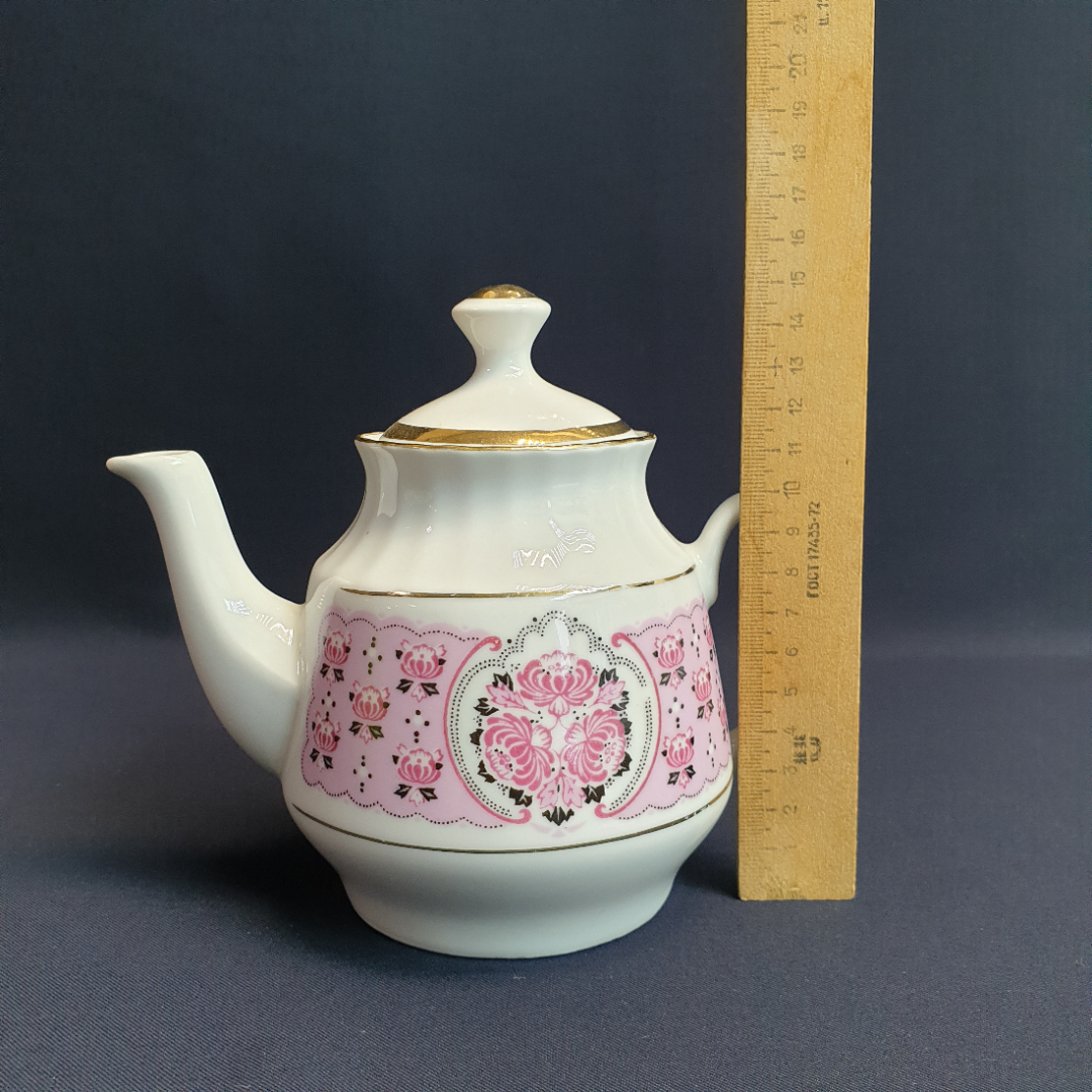 Чайник Рижская фабрика, фарфор деколь позолота 0.6 л, винтаж СССР. Картинка 11