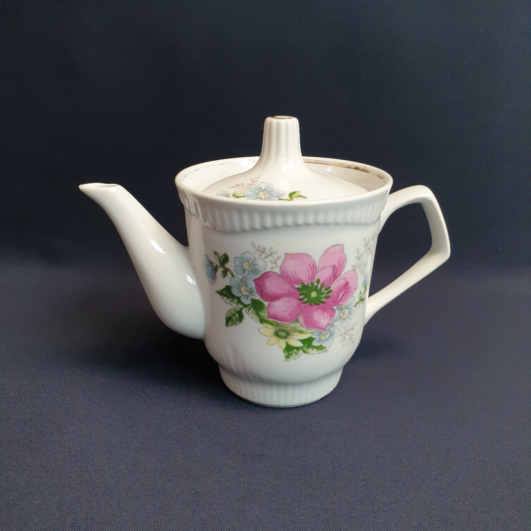 Чайник Южноуральский завод, фарфор деколь позолота 0.7 л, винтаж СССР. Картинка 1