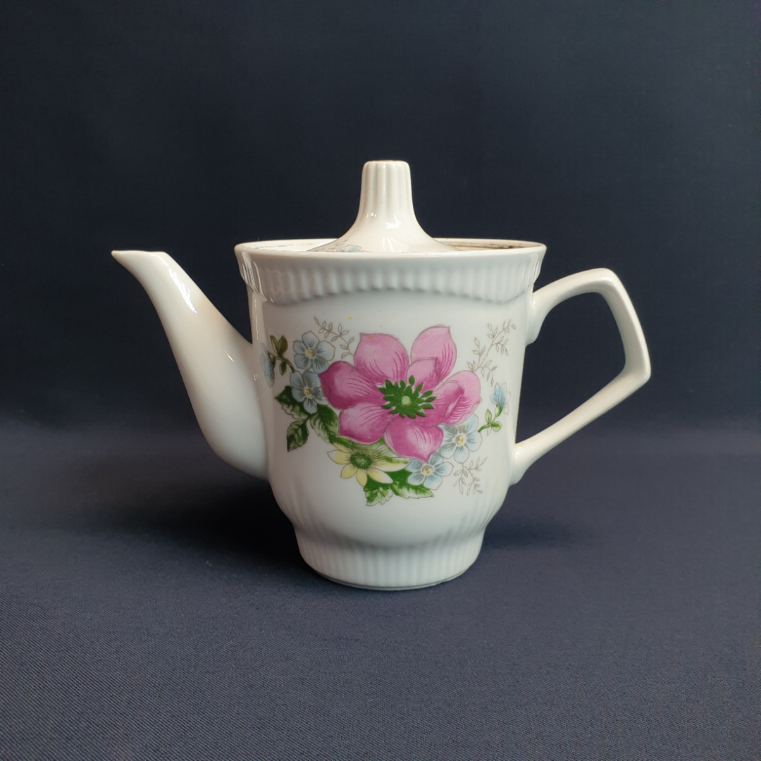 Чайник Южноуральский завод, фарфор деколь позолота 0.7 л, винтаж СССР. Картинка 2