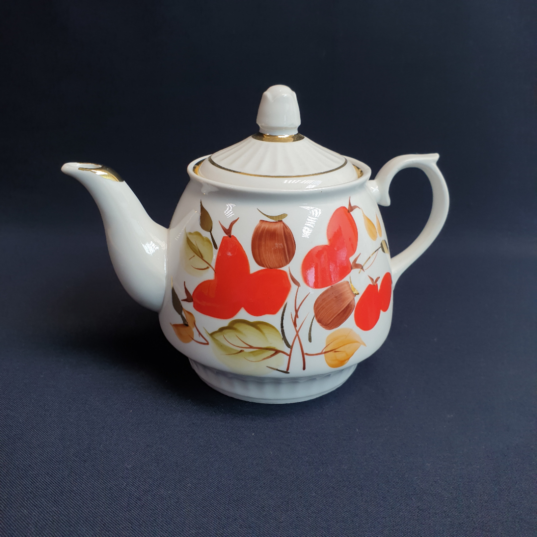 Чайник Чайка, фарфор роспись позолота 0.6 л, винтаж СССР. Картинка 1