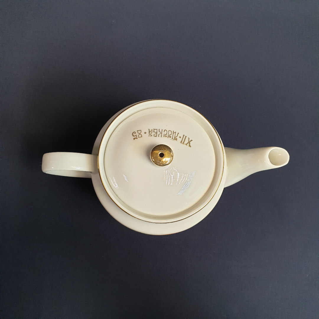 Чайник Пролетарий, фарфор деколь позолота 0.5 л, скол, винтаж СССР. Картинка 7