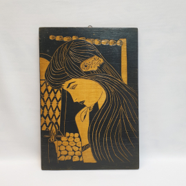 Панно Девушка со свечой, дерево резьба 40х27 см, винтаж СССР