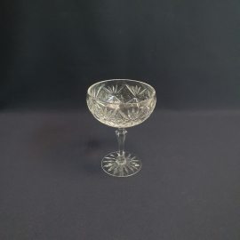 Креманка на ножке, хрусталь, фигурная ножка, высота 15.5 см, диаметр 12 см, 300 мл. Винтаж, СССР.