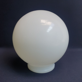 Плафон, молочное стекло, диаметр 16 см, высота 17 см, диам. посад. места 6.5 см. Винтаж, СССР.