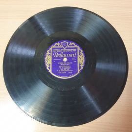 Пластинка патефонная. Ходит по полю девчонка. Где же ты мой сад. Советская и винтажная.