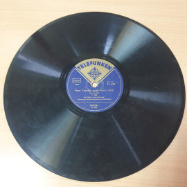 Пластинка патефонная Peter Kreuder spielt Franz Lehár, Telefunken, две части, винтажная.