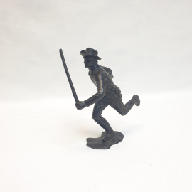 Солдатик 6х13х13, пластмасс, отсутствует кисть правой руки. Винтаж СССР.