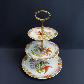 Этажерка трех ярусная, фарфор, деколь, металл, высота 34 см. Чехословакия.