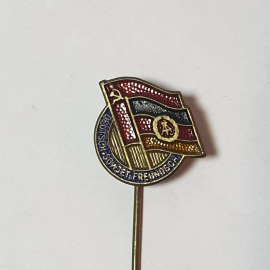 Значок СССР дружба флаг СССР и ГДР, Германия. Исторический сувенир, редкий, советский, винтажный.